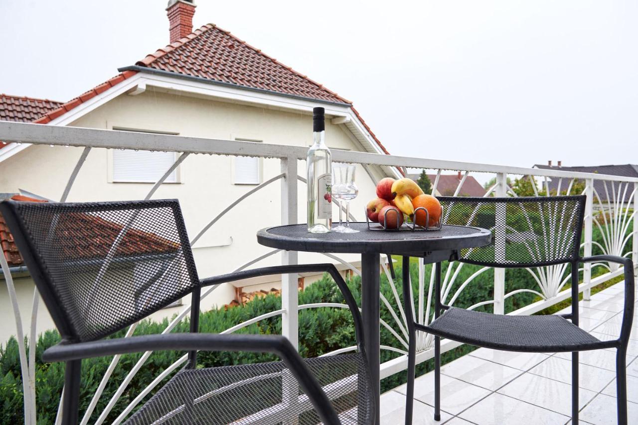 Apartman Brigitte Buekfuerdo ภายนอก รูปภาพ